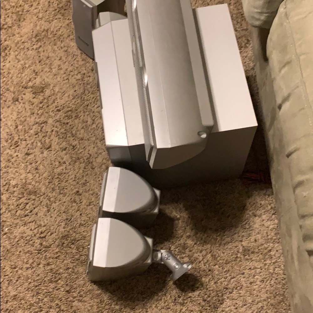 Surround system - Picture 3 of 3